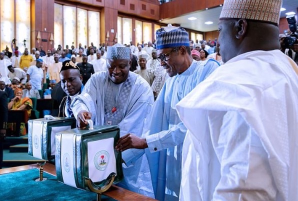 Buhari presenting the 2018 budget to a joint session of the National Assembly.